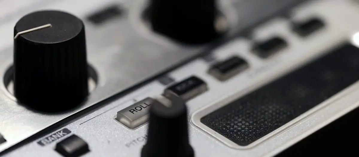 How to Fix a Scratchy Volume Knob on Vintage Amplifiers: Complete DIY Guide